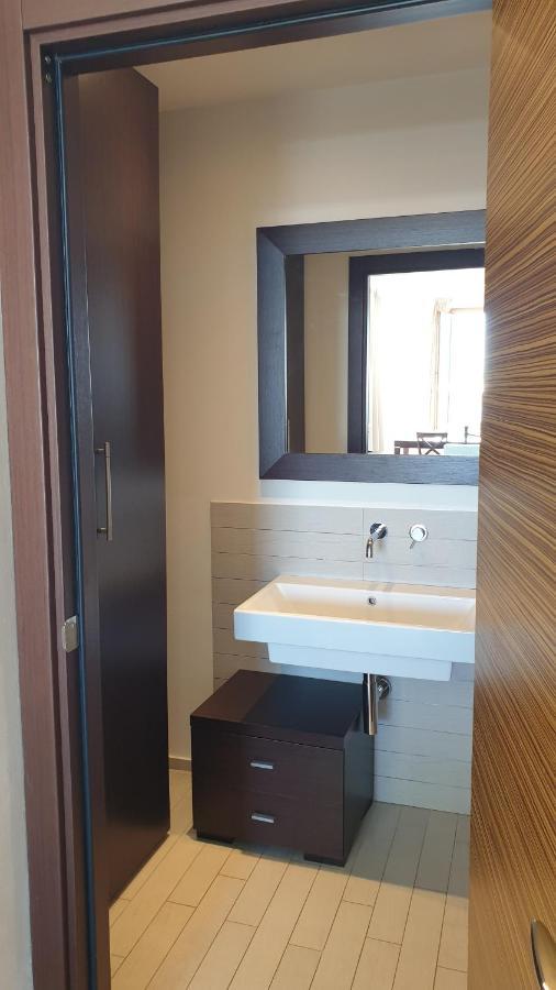Cala Dei Mori Aparthotel Livorno Bagian luar foto