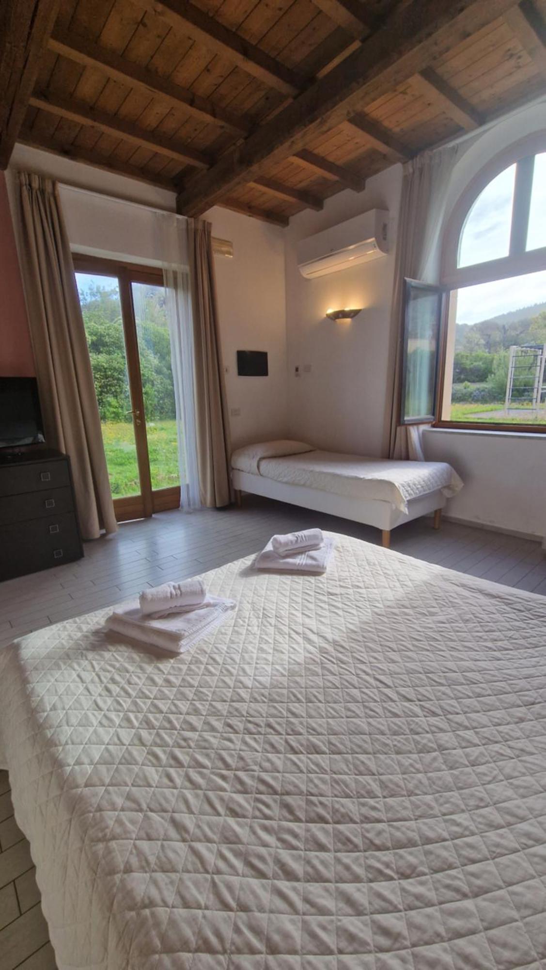 Cala Dei Mori Aparthotel Livorno Bagian luar foto