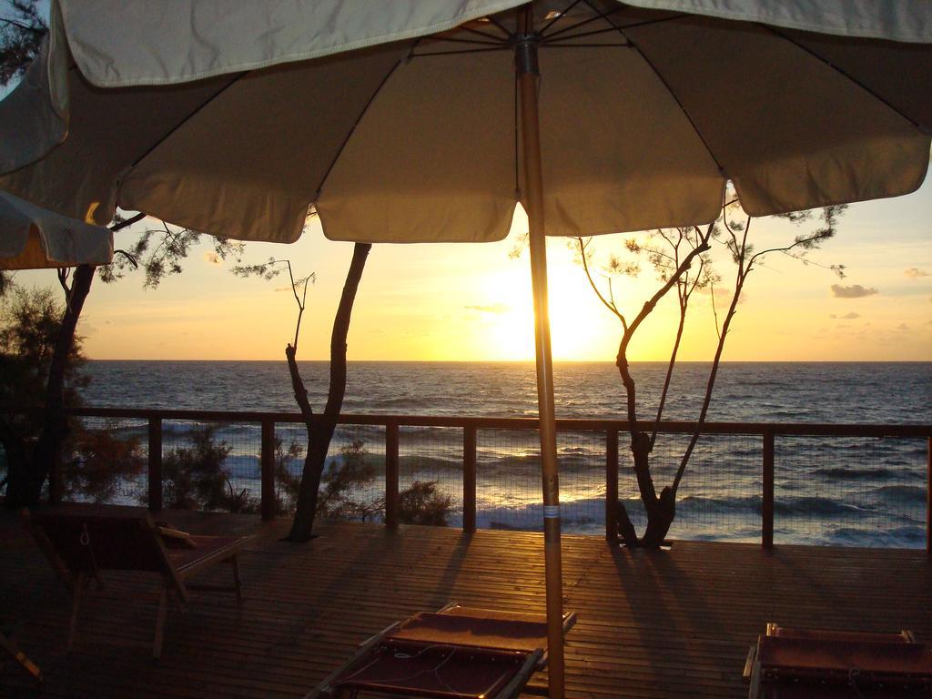 Cala Dei Mori Aparthotel Livorno Bagian luar foto
