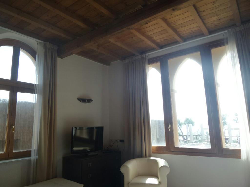 Cala Dei Mori Aparthotel Livorno Bagian luar foto